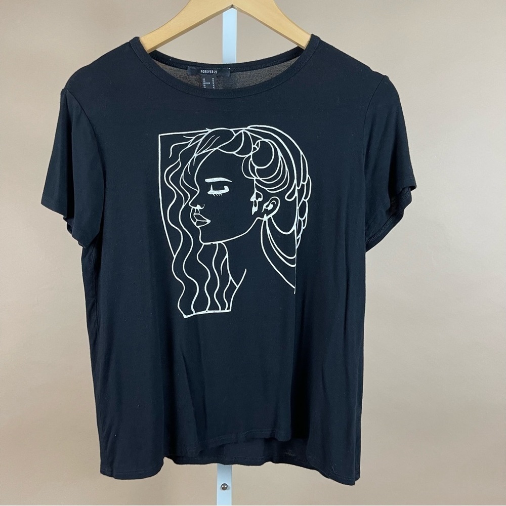 F21 Women's Size Medium Artsy Portrait Art Woman Profile Graphic Crewneck Tee